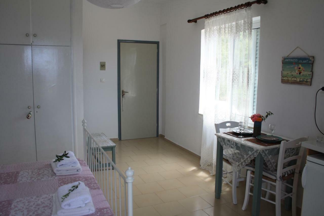 Romantic Apartment Adelianos Kampos Luaran gambar